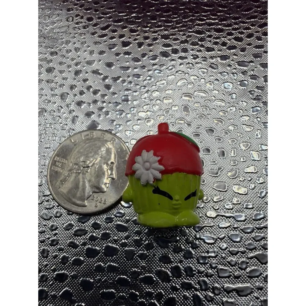 Shopkins Shy Pie figurine from Season 4